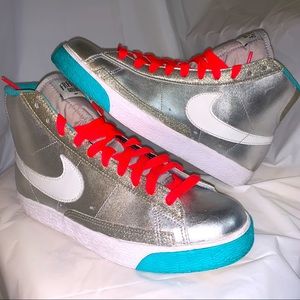 Women’s Freeze Queen NIKE high tops - 8.5